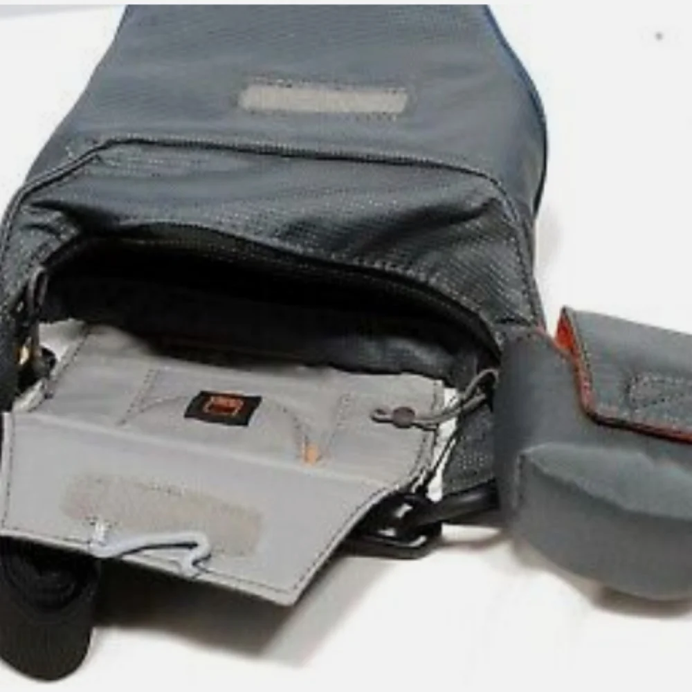 Lowepro Compact ILC Courier 70 Camera Bag